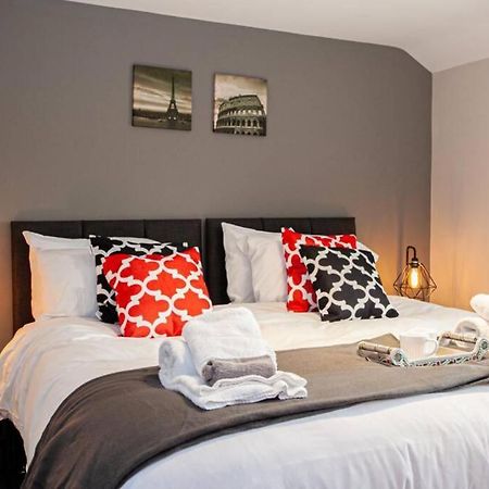 בורי Fabulous Newly Refurbished Apartment - Great Links מראה חיצוני תמונה